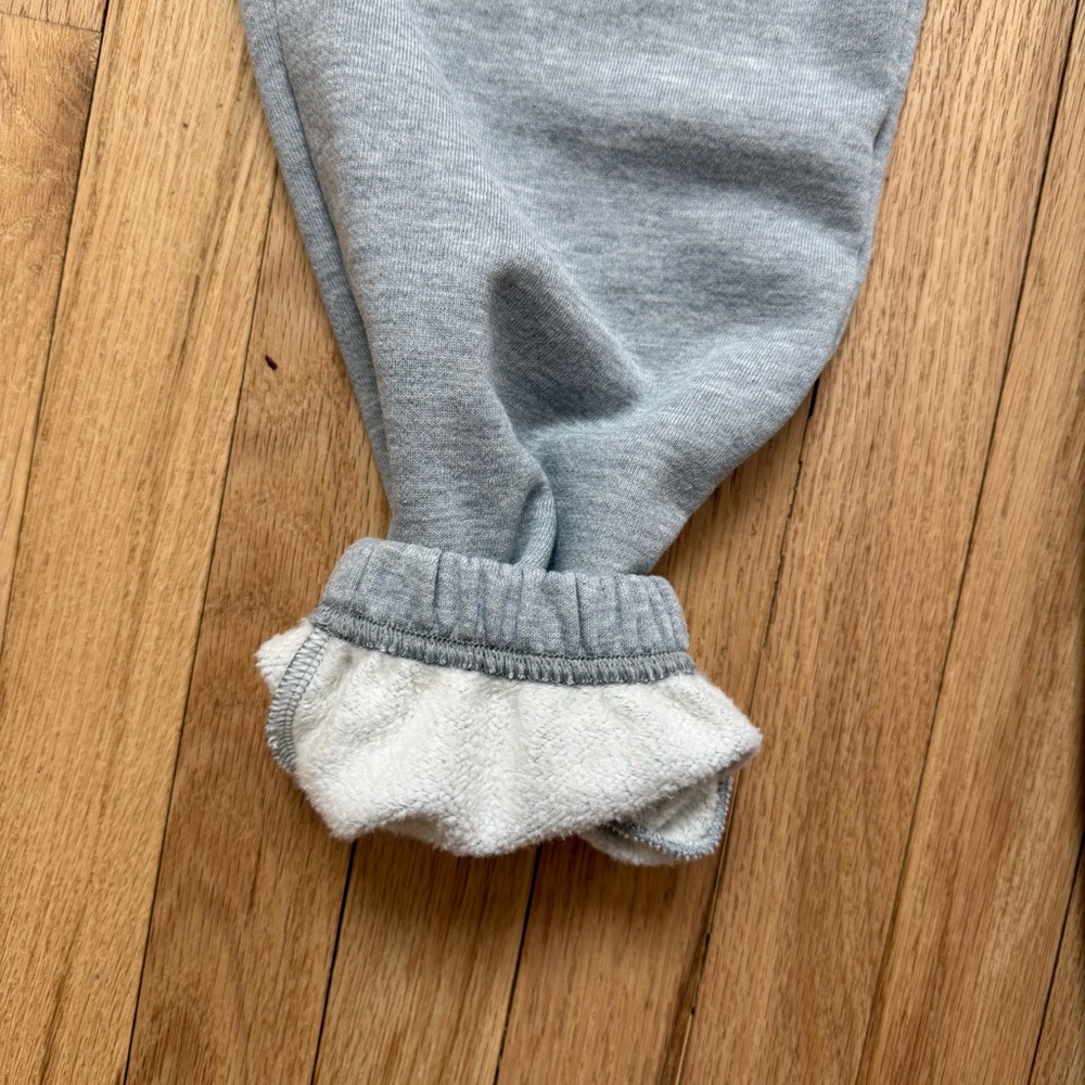 ALO Yoga Accolade Sweatpants in Athletic Gray - Picture 5 of 8